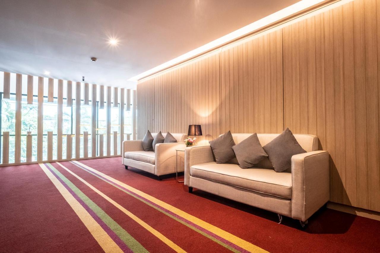 The Airport Courtyard Suvarnabhumi Airport Bangkok Esterno foto Interior of the hotel