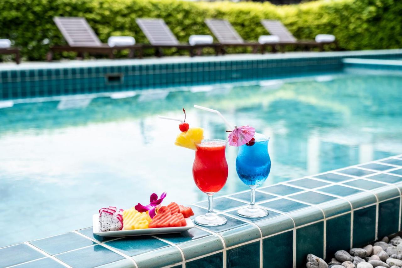 The Airport Courtyard Suvarnabhumi Airport Bangkok Esterno foto Poolside at the hotel