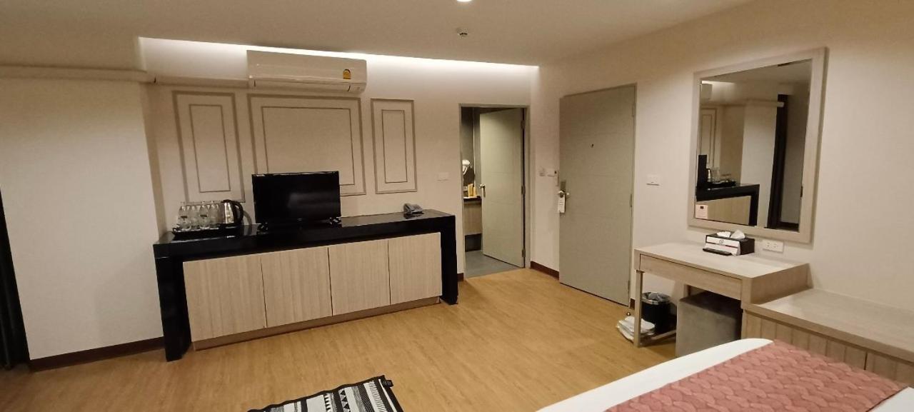 The Airport Courtyard Suvarnabhumi Airport Bangkok Esterno foto A room at the hotel